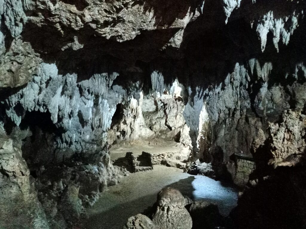 wnętrze jaskini Dominikana